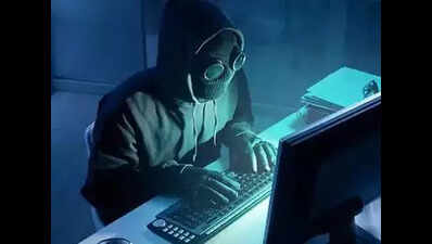 Fraudsters posing as Mum police, CBI officers dupe pvt worker of Rs 7 lakh