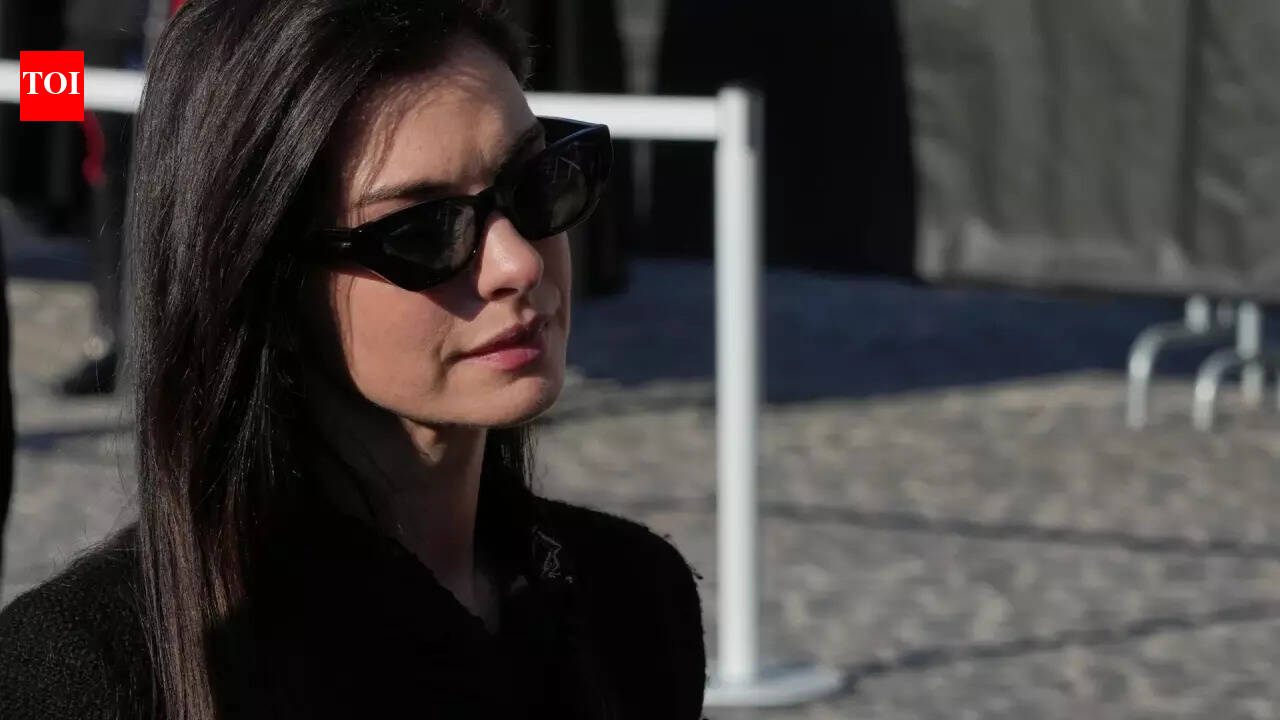 Anne Hathaway heartbroken over Valentino's demise; actress reacts to clip from fashion icon's Rome funeral