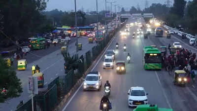 Delhi AQI at 256 in ‘poor’ category; visibility improves, minimum temperatures to drop 5–6°C over next 3 days