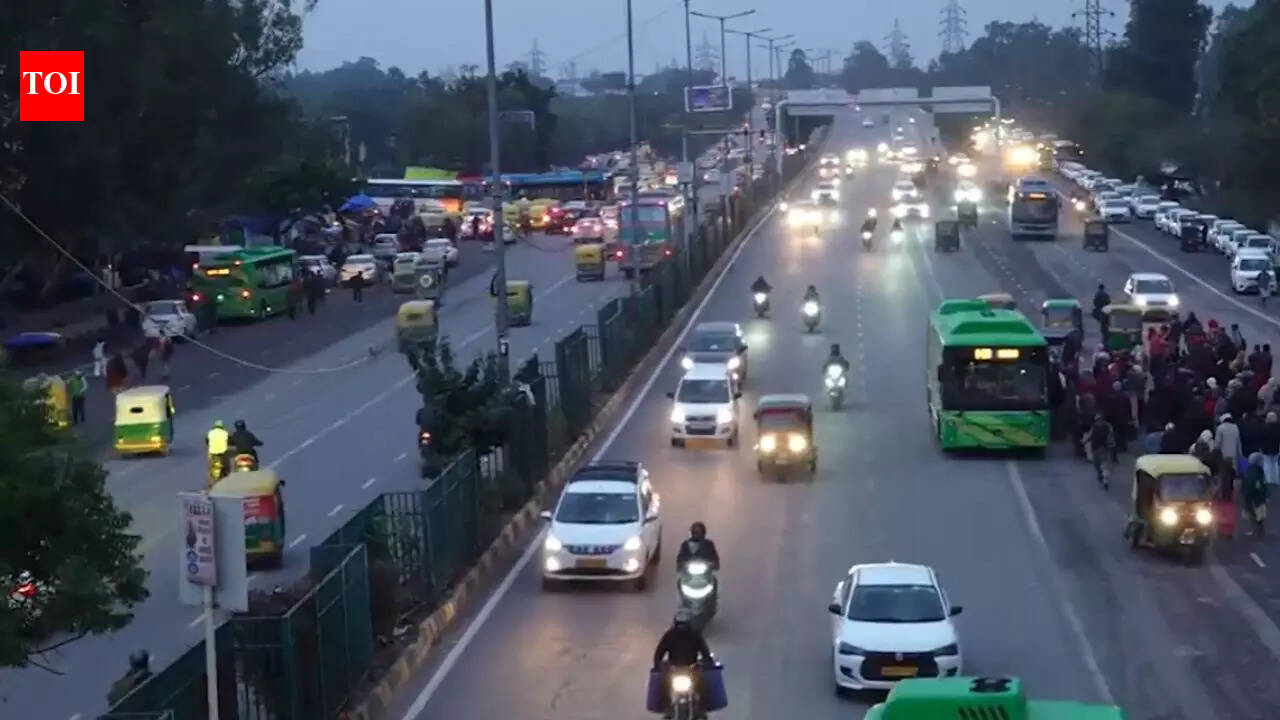 Delhi AQI at 256 in ‘poor’ category; visibility improves, minimum temperatures to drop 5–6°C over next 3 days