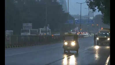 Delhi weather forecast: Sunny skies, comfortable temperatures; air quality alert