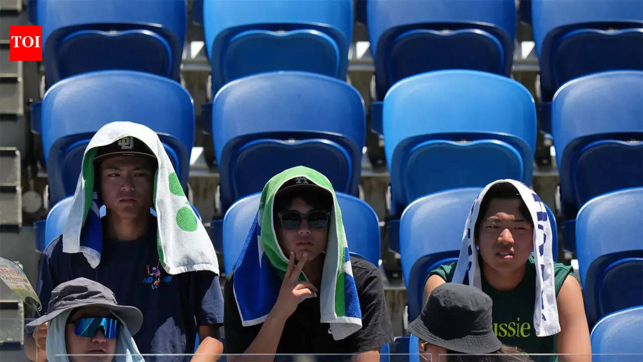 Play suspended at Australian Open over extreme heat: Organisers