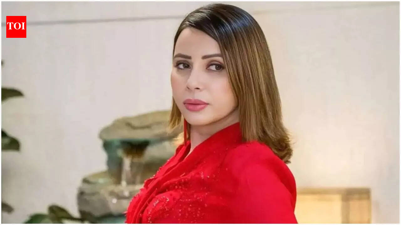 Rozlyn Khan hospitalised in Mumbai after Delhi trip; stage 4 cancer warrior opens up about her health struggles - Report