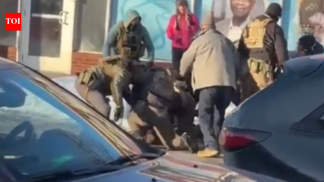 Minnesota ICE raids: US agents shoot man; Guv Waltz dials White House