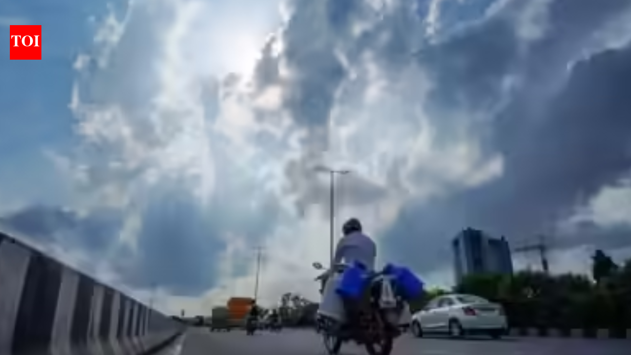 Kolkata weather forecast: Sunny skies, warm temperatures; lingering air pollution