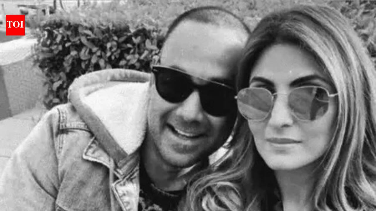 Kareena Kapoor wishes ‘Laughs and Smiles’ to Riddhima Kapoor and Bharat Sahni on their 20th wedding anniversary