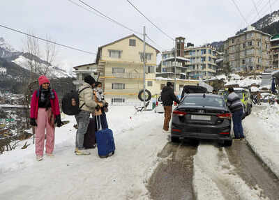 Himachal braces for more snow: IMD warns of fresh disturbance; over 800 roads blocked