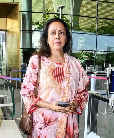 Hema Malini reunites with Ramesh Sippy to launch 'Society Achievers' cover marking 50 years of 'Sholay'