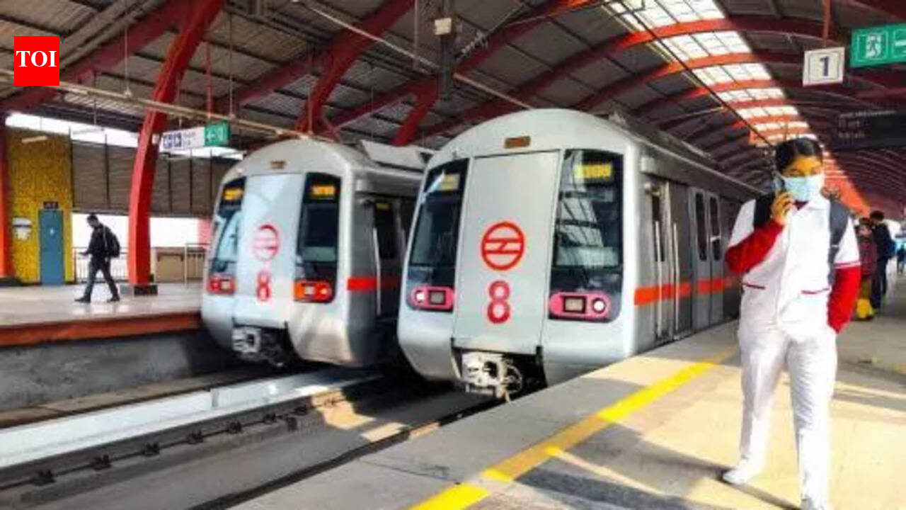 DMRC puts up barricading and safety lights at construction sites