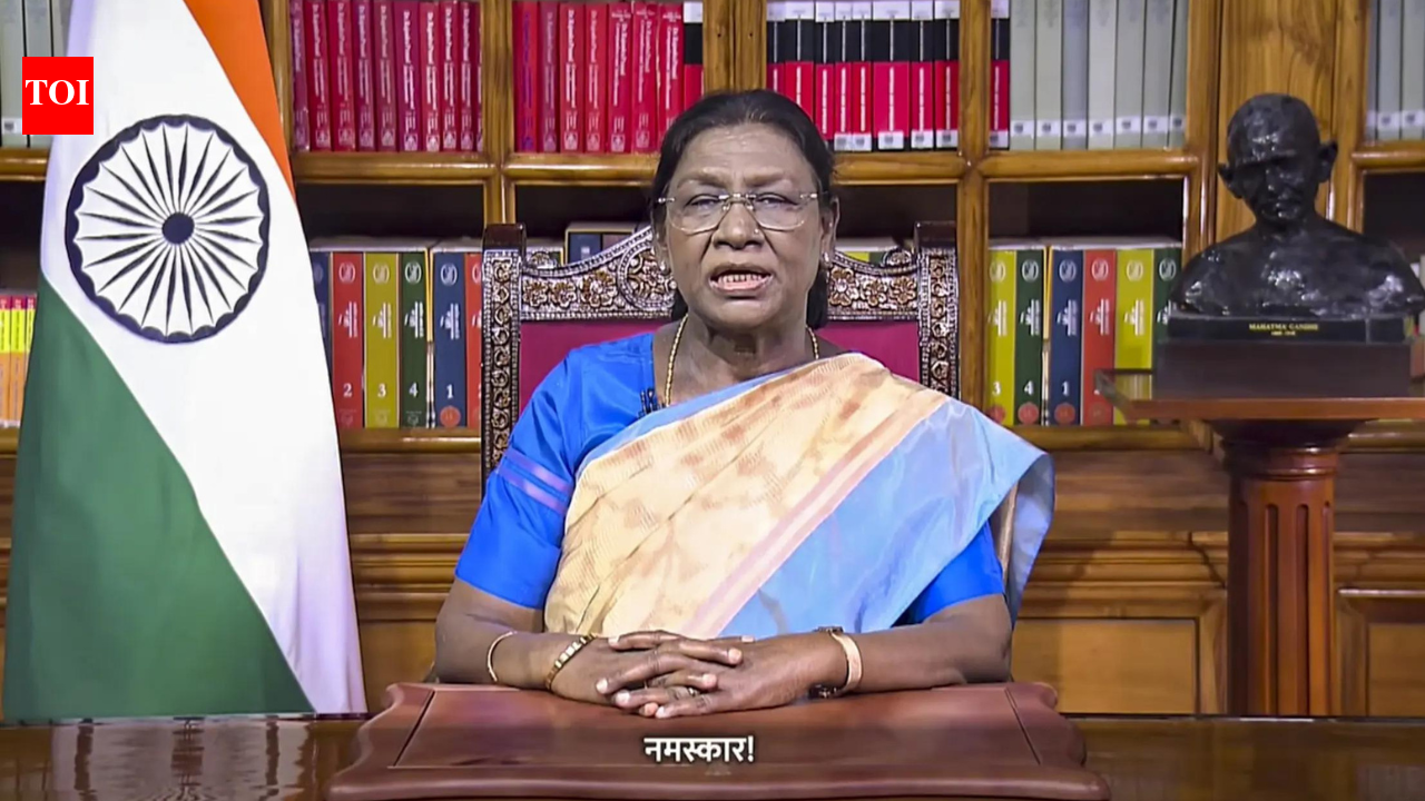 India growing despite global uncertainties: Prez