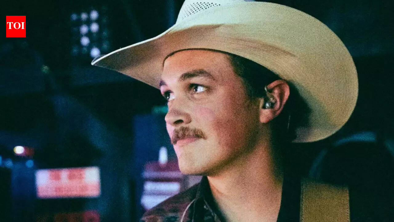 Who sang the national anthem today at Seahawks vs Rams NFC playoff game? Everything you need to know about Zach Top