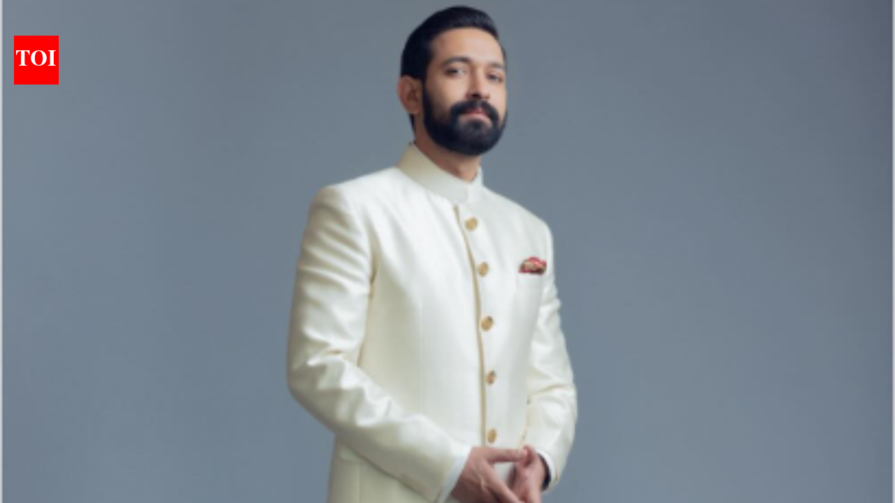 Did you know Vikrant Massey once broke down and cried in front of 100 people?