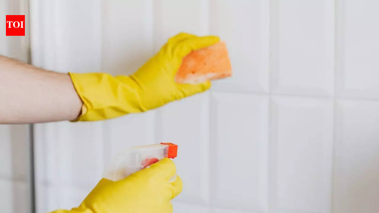 How to keep bathroom tiles shining without hard scrubbing