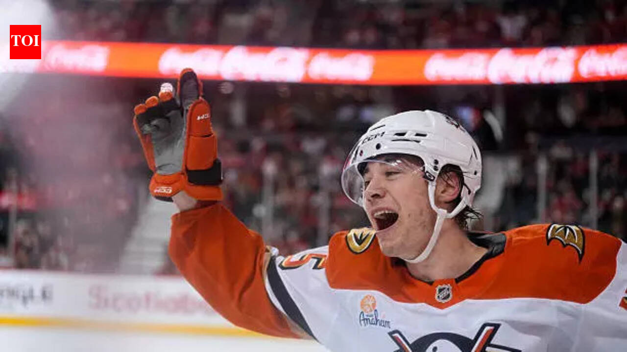 Beckett Sennecke's OT score marks his first career hat-trick, brings big win for Anaheim Ducks against Calgary Flames