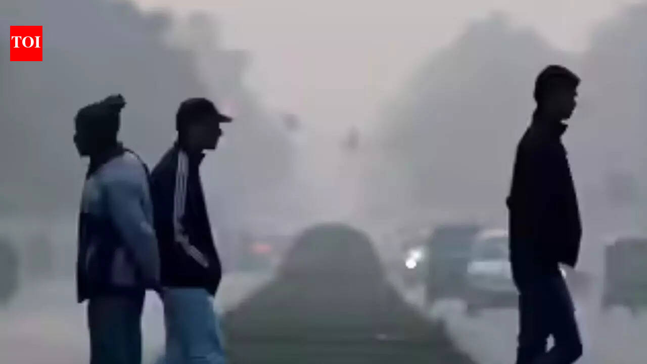 Smog blankets Delhi-NCR, AQI in ‘poor’ zone; IMD issues yellow alert for rain, thunderstorms