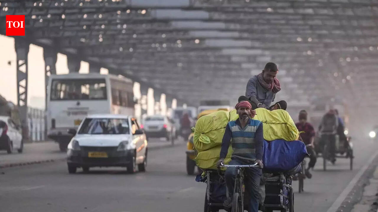 Kolkata weather: Sunny skies, warm temperatures; lingering pollution concerns