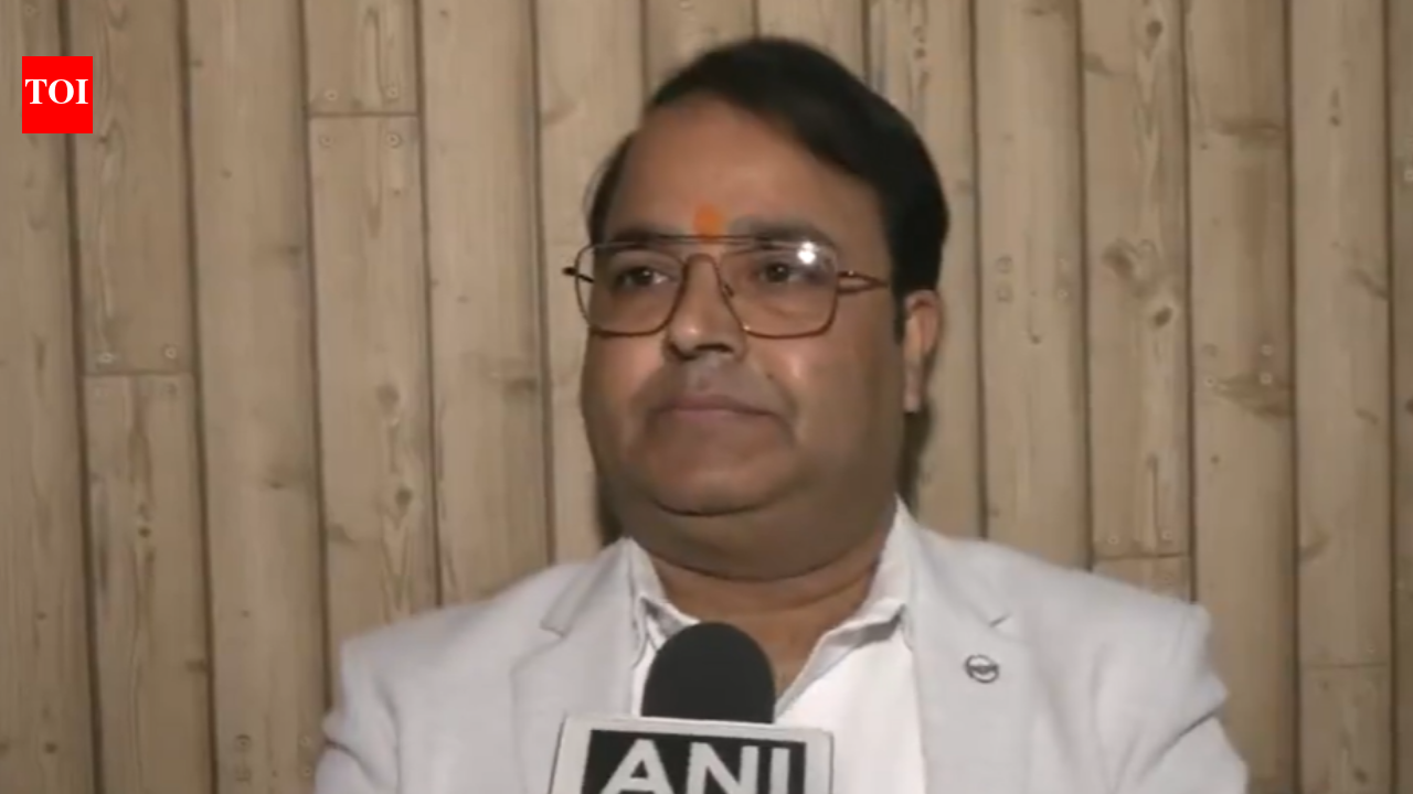 Row over Shankaracharya Avimukteshwaranand: Pro-govt officer resigns in UP, says he can’t tolerate insult to CM &amp; PM