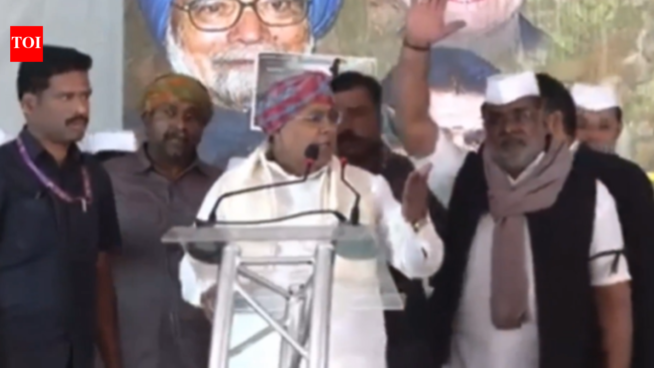 'Aye! Who's screaming DK, DK': Siddaramaiah loses cool as youth Congress leaders chant DKS slogans - watch