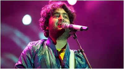 Arijit Singh announces retirement as 'playback vocalist'; Internet says the singer be like, 'Achcha chalta hoon, duaon me…'