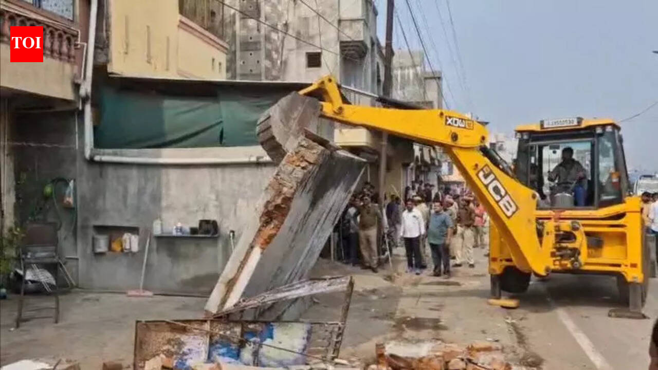 Clearing of highway bottleneck at Shehra begins | Vadodara News - The ...