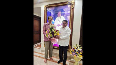 Wadettiwar meets Uddhav at Matoshree, discusses 50:50 power-sharing formula for Chandrapur civic body