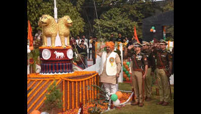 Flag hoisting, parades, greetings mark R-Day in city