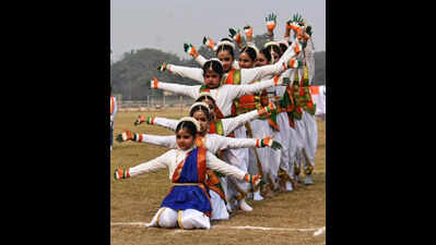 Flag hoisting, parades, greetings mark R-Day in city