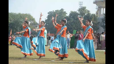 Flag hoisting, parades, cultural shows mark R-Day in Kanpur