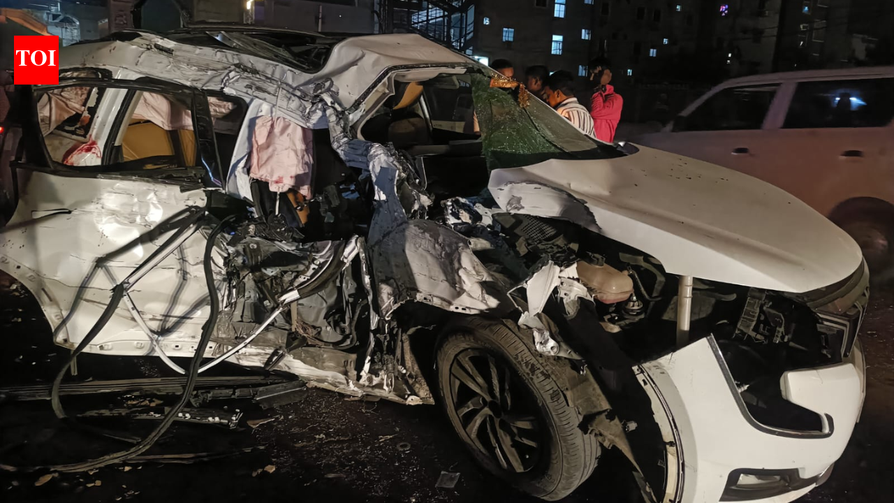 2 Hyderabad students killed, 6 injured as SUV crashes into elevated way pylon