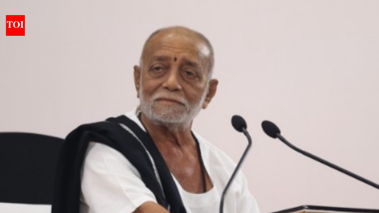 Morari Bapu concludes 9-day Ram Katha in Delhi; CM Rekha Gupta attends event, pledges to clean Yamuna