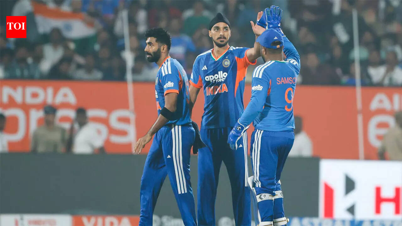 IND vs NZ: India tighten grip on New Zealand with regular wickets