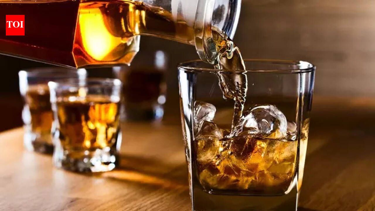 1,200 liquor bottles seized from pick up van in Koderma