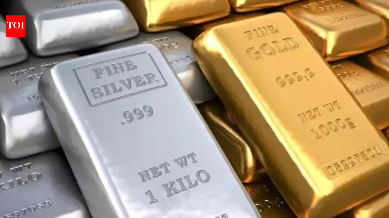 Gold, silver rally extends amid US’s Iran threat, weak $
