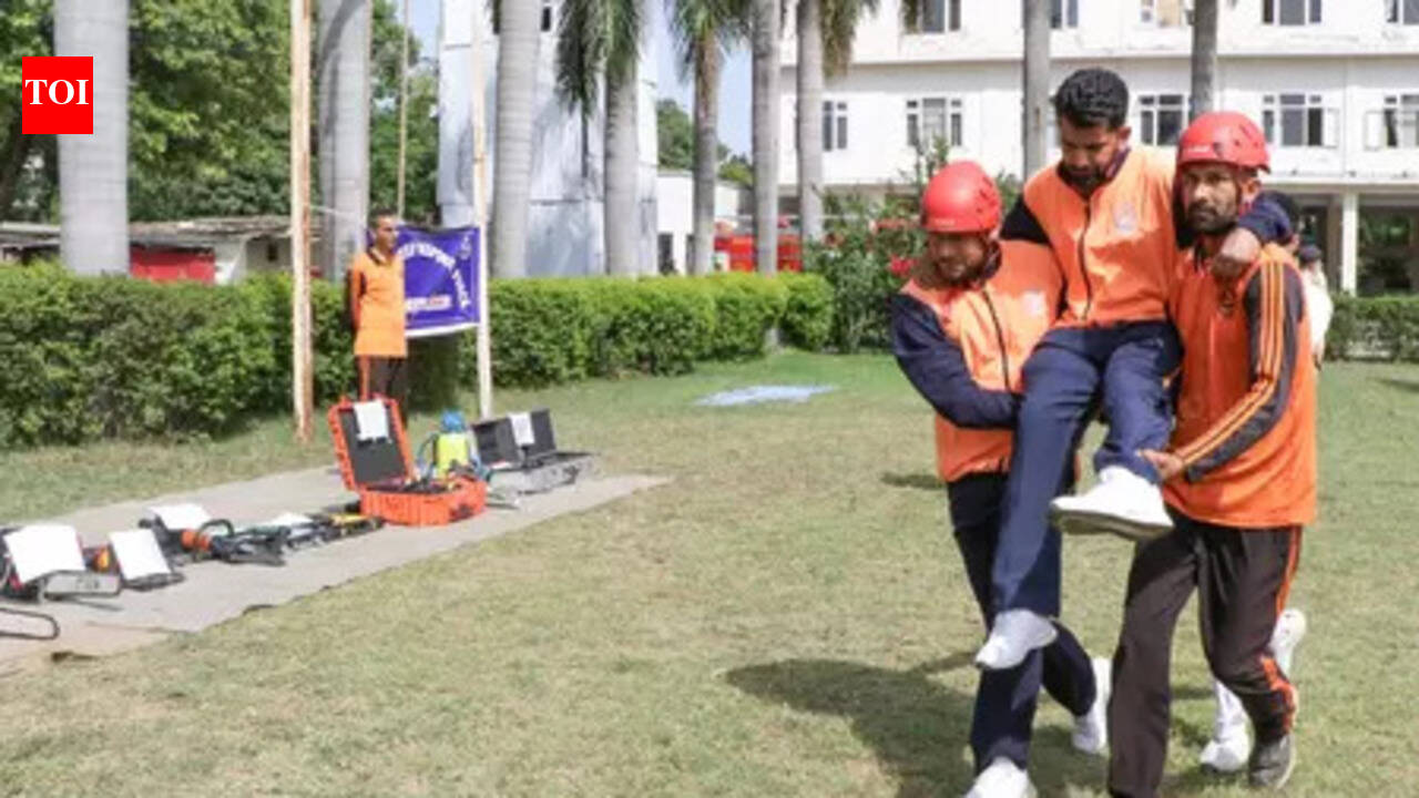 Earthquake safety fortnight ends with SDRF mock drill at GEC Buxar