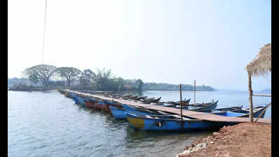 Despite 5yrs of appeal, pontoon bridge only link to M’luru uroos
