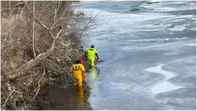 Helicopter crashes into Meramec River at Missouri state park; all passengers escape with 'minor injuries'