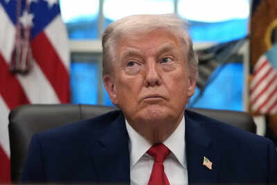 Trump signs executive order to impose tariffs on countries supplying oil to Cuba