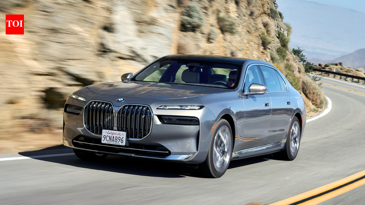 BMW i7 electric sedan clocks 1,000 sales in India: Luxury features decoded