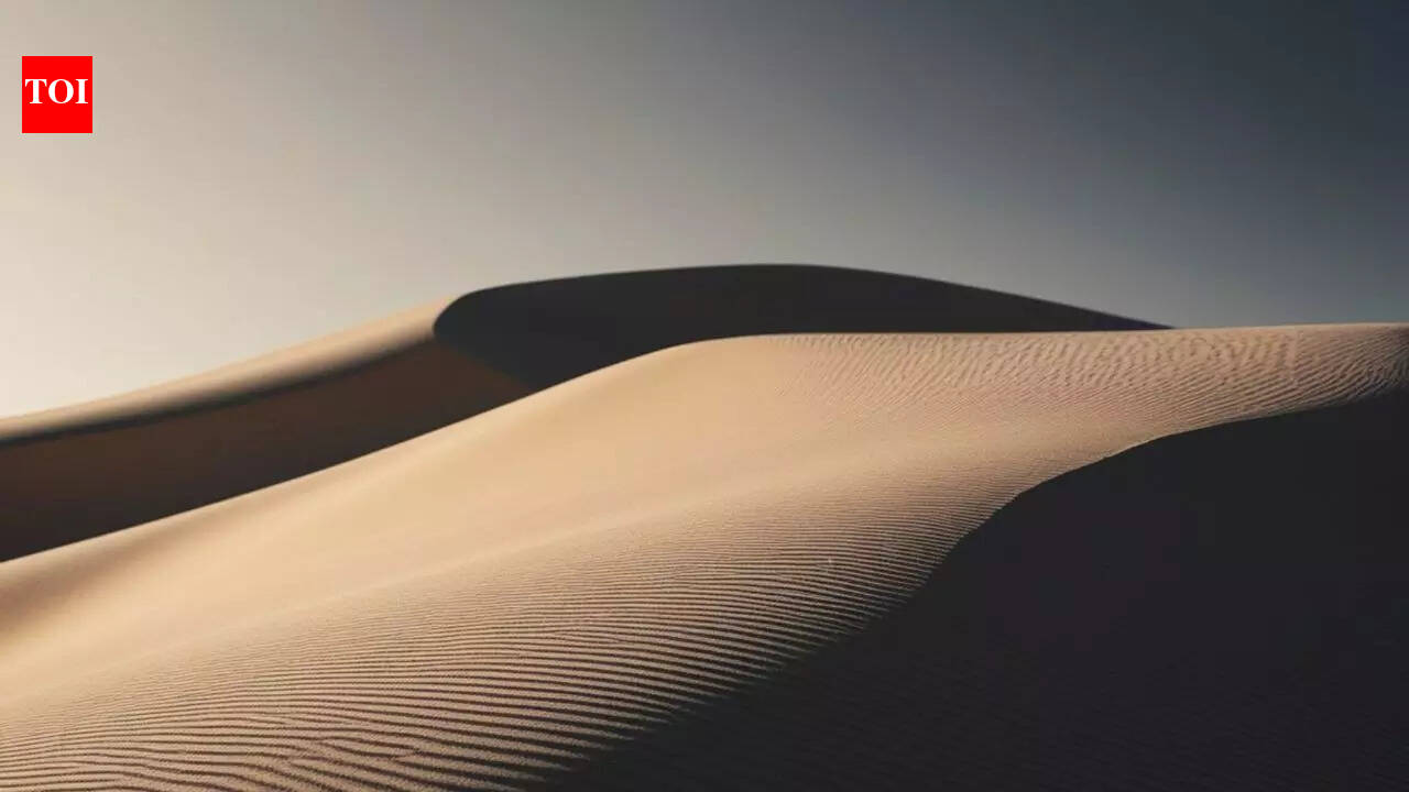 China’s ‘singing desert’ shocks visitors as sand dunes begin to hum and boom
