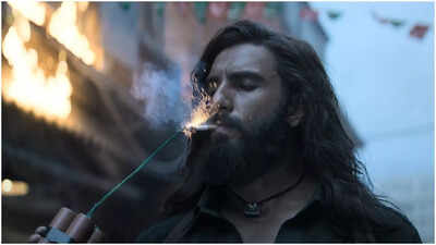 'Dhurandhar' OTT release TEASER: Ranveer Singh asks, 'Pataakhe khatam ho gaye toh, main dhamaaka shuru karu?'