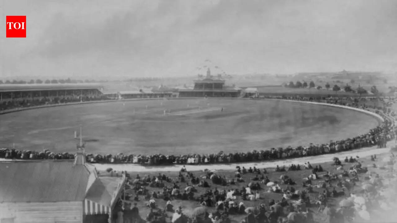 The extra Test: When four pitches were used for 4 innings in a match