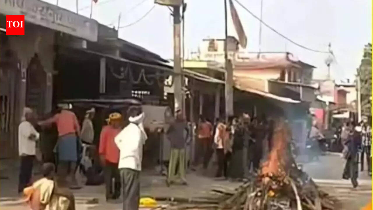 Denied access to funeral ground, Dalits light pyre on Bihar road