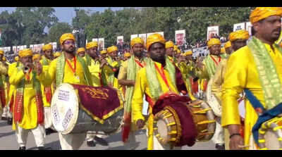 Nagpur’s dhol-tasha group steals show,Maha tableau is best at R-Day parade