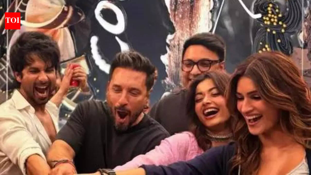 Shahid Kapoor, Kriti Sanon, Rashmika Mandanna celebrate as 'Cocktail 2' shoot wraps up
