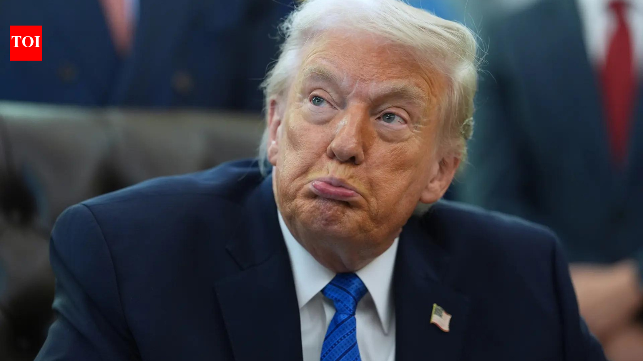 Trumpiana: Bored Donnie and his forty winks!