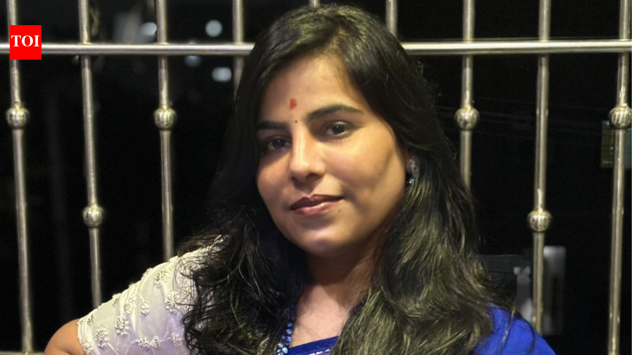 Hyderabad techie, 2 teenage children die by jumping in front of goods train