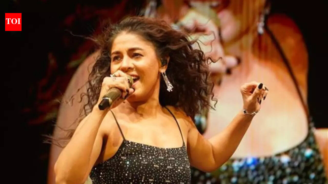 Sunidhi Chauhan lights up Ahmedabad: ‘Mahisagarni’ wins hearts; Puja Joshi and Geeta Ben Rabari groove along