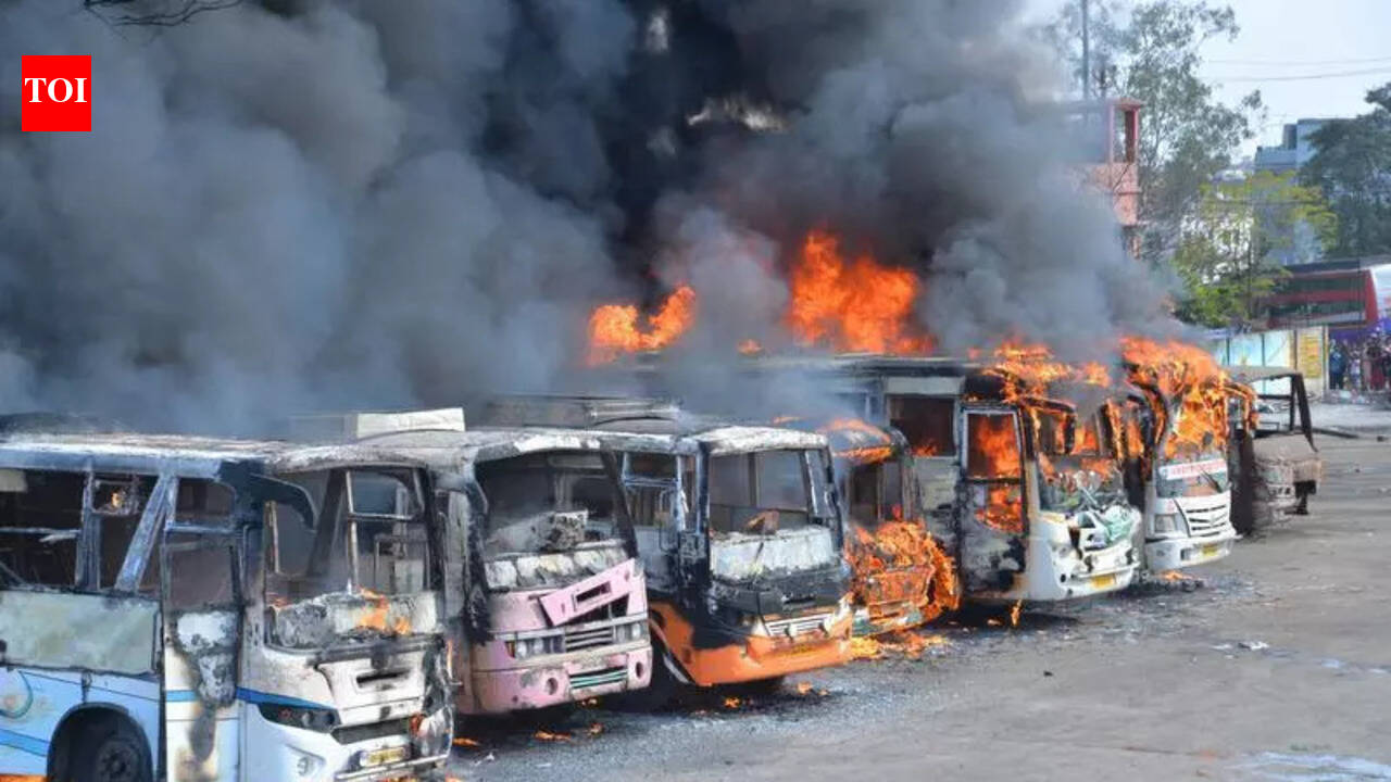Ranchi Bus Stand Fire: Six Buses Charred in Kantatoli Blaze