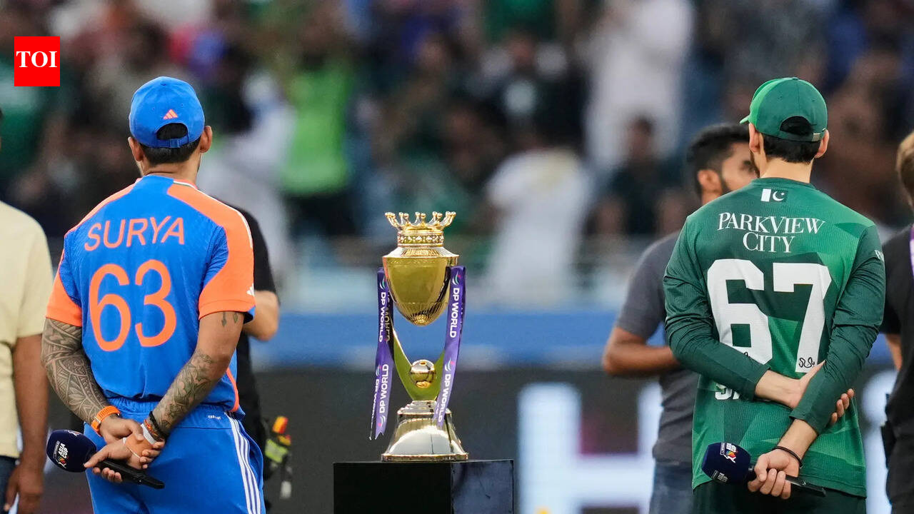 'Hum kuch nahi kar sakte': Pakistan captain breaks silence after India clash called off at World Cup