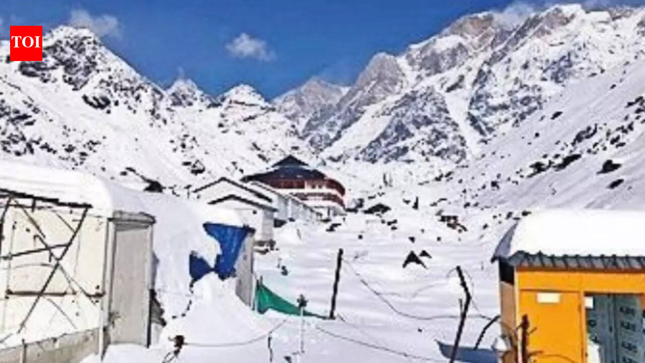 Uttarakhand: Avalanche warning in 5 hill districts after fresh snowfall